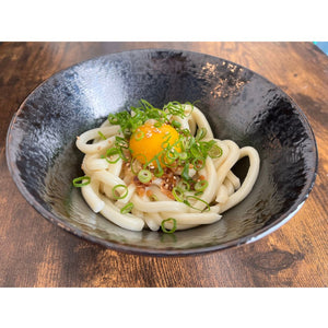 香ばしニンニクがやみつき「ザクザク」混ぜうどん