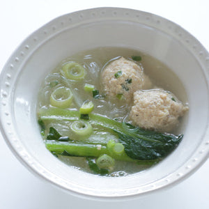 比内地鶏ガラで作る、鶏団子スープ